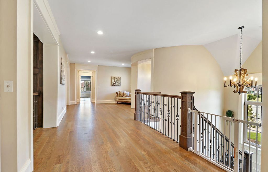 Refined Living at Its Finest Distinguished Illinois Home in Exclusive Community Asking 2995000 22