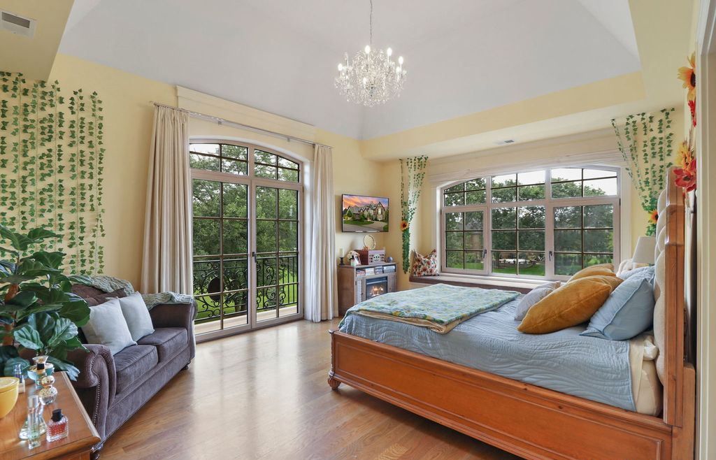 Refined Living at Its Finest Distinguished Illinois Home in Exclusive Community Asking 2995000 25