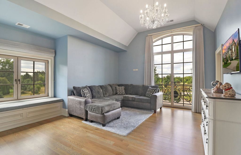 Refined Living at Its Finest Distinguished Illinois Home in Exclusive Community Asking 2995000 27