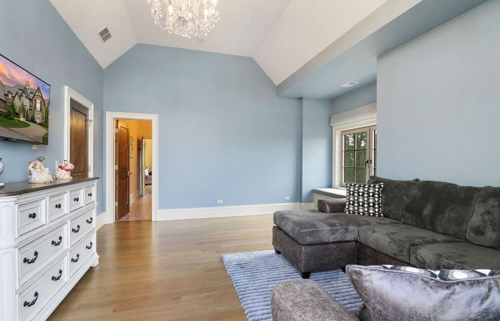 Refined Living at Its Finest Distinguished Illinois Home in Exclusive Community Asking 2995000 28
