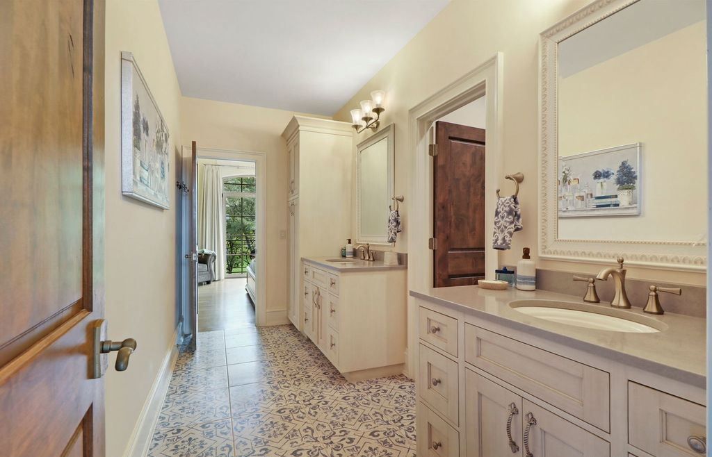 Refined Living at Its Finest Distinguished Illinois Home in Exclusive Community Asking 2995000 29