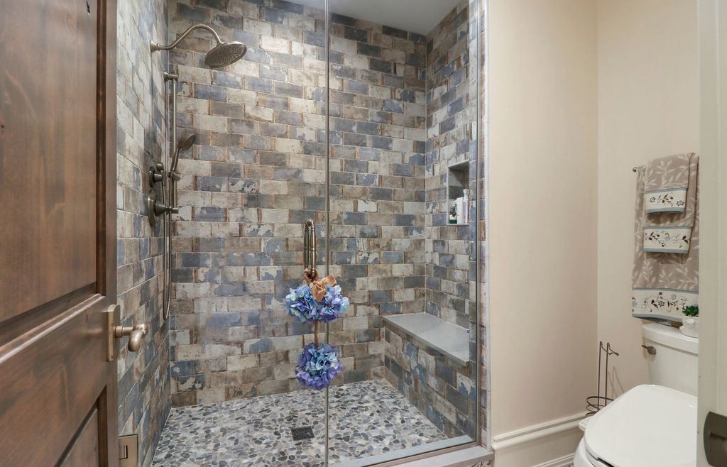 Refined Living at Its Finest Distinguished Illinois Home in Exclusive Community Asking 2995000 30
