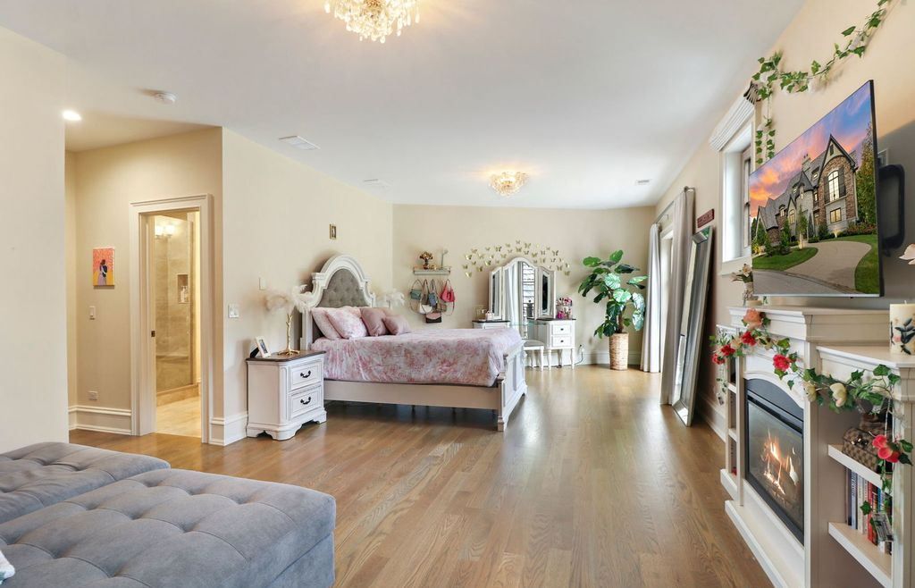 Refined Living at Its Finest Distinguished Illinois Home in Exclusive Community Asking 2995000 31