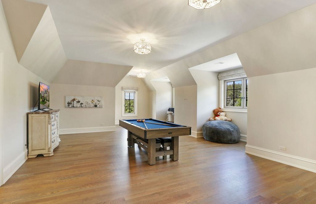 Refined Living at Its Finest Distinguished Illinois Home in Exclusive Community Asking 2995000 37