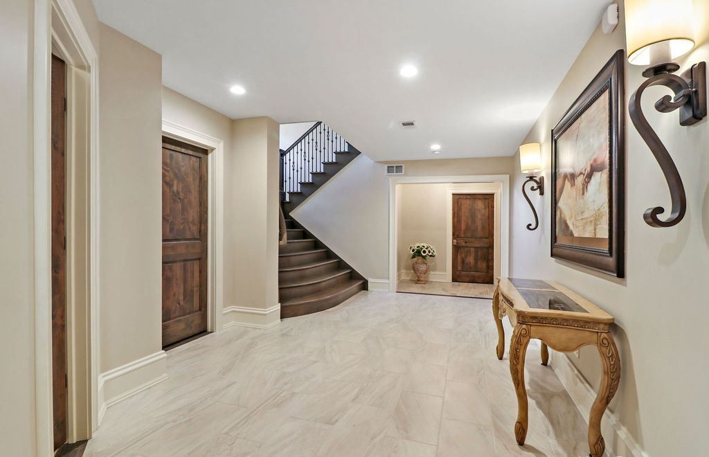 Refined Living at Its Finest Distinguished Illinois Home in Exclusive Community Asking 2995000 38