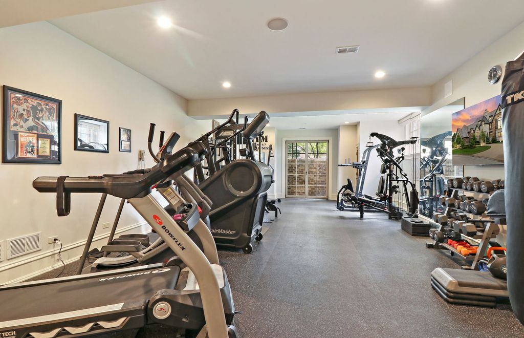 Refined Living at Its Finest Distinguished Illinois Home in Exclusive Community Asking 2995000 39
