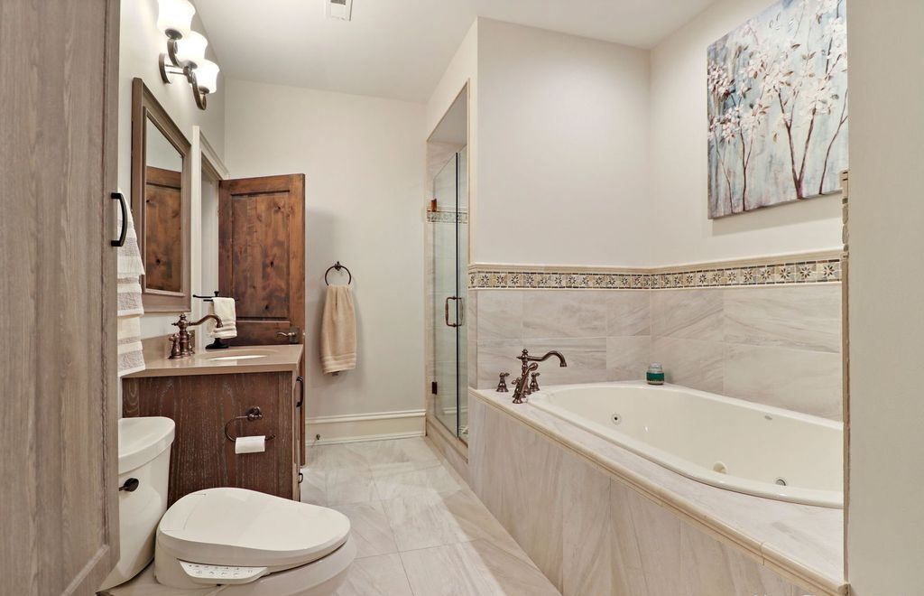 Refined Living at Its Finest Distinguished Illinois Home in Exclusive Community Asking 2995000 41