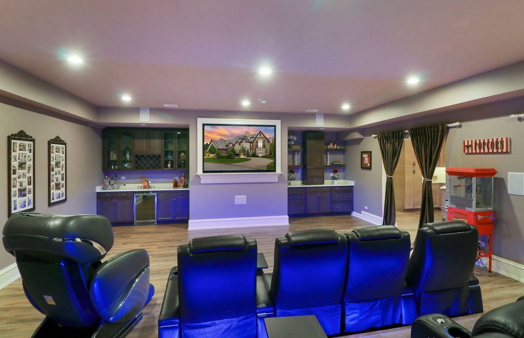 Refined Living at Its Finest Distinguished Illinois Home in Exclusive Community Asking 2995000 42