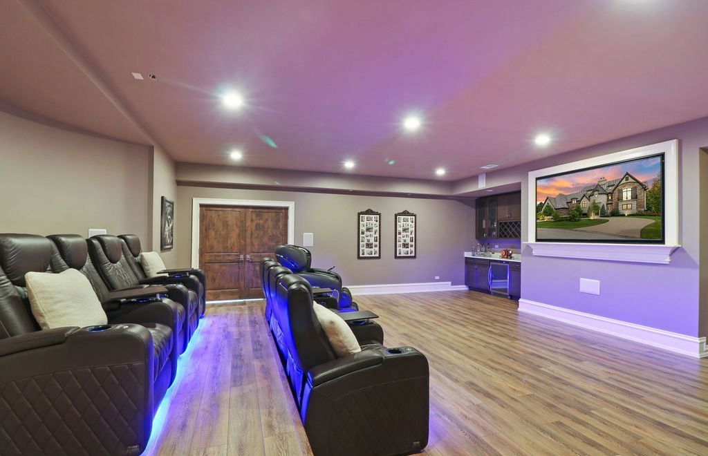 Refined Living at Its Finest Distinguished Illinois Home in Exclusive Community Asking 2995000 43