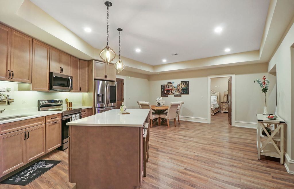 Refined Living at Its Finest Distinguished Illinois Home in Exclusive Community Asking 2995000 45