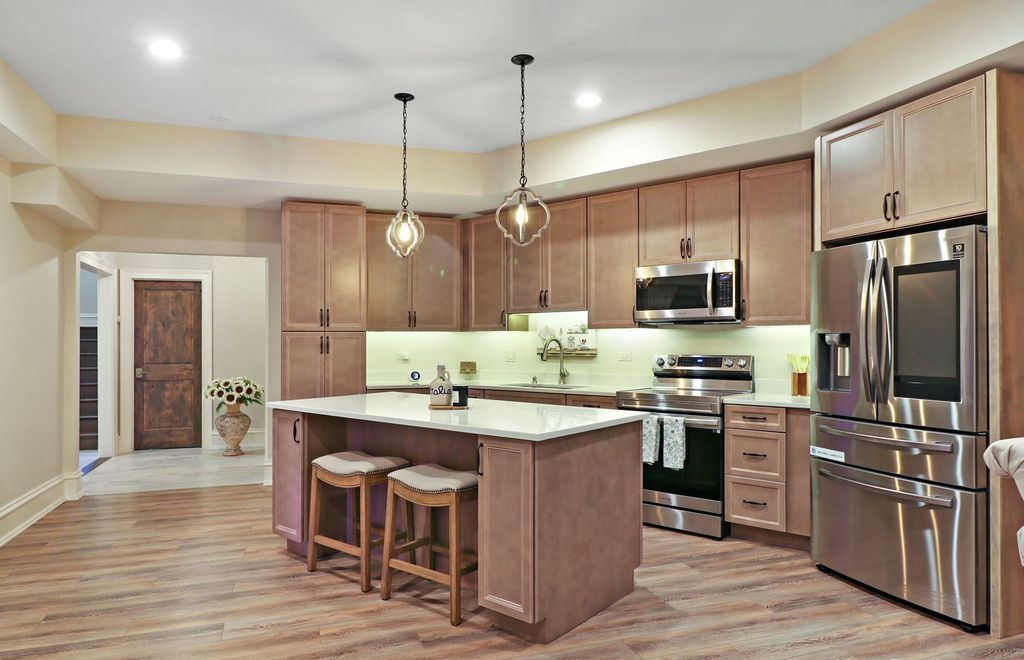 Refined Living at Its Finest Distinguished Illinois Home in Exclusive Community Asking 2995000 46
