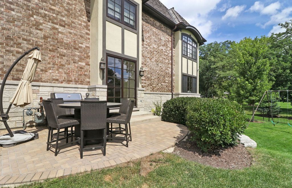 Refined Living at Its Finest Distinguished Illinois Home in Exclusive Community Asking 2995000 47