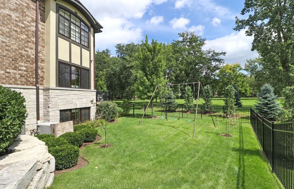 Refined Living at Its Finest Distinguished Illinois Home in Exclusive Community Asking 2995000 48