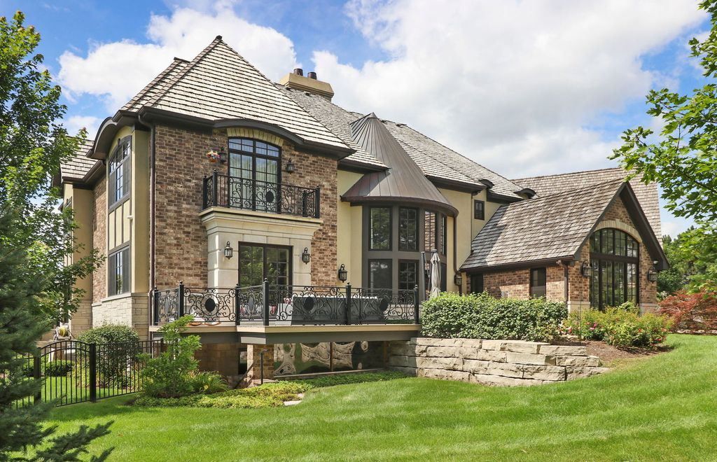 Refined Living at Its Finest Distinguished Illinois Home in Exclusive Community Asking 2995000 49