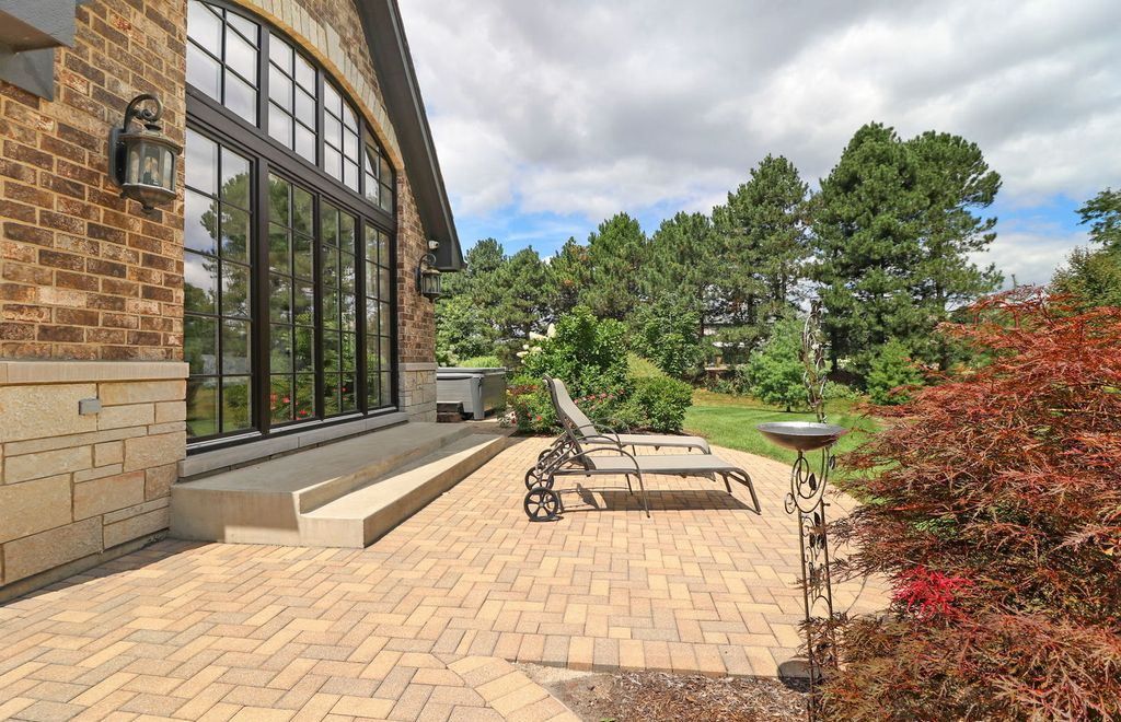 Refined Living at Its Finest Distinguished Illinois Home in Exclusive Community Asking 2995000 51