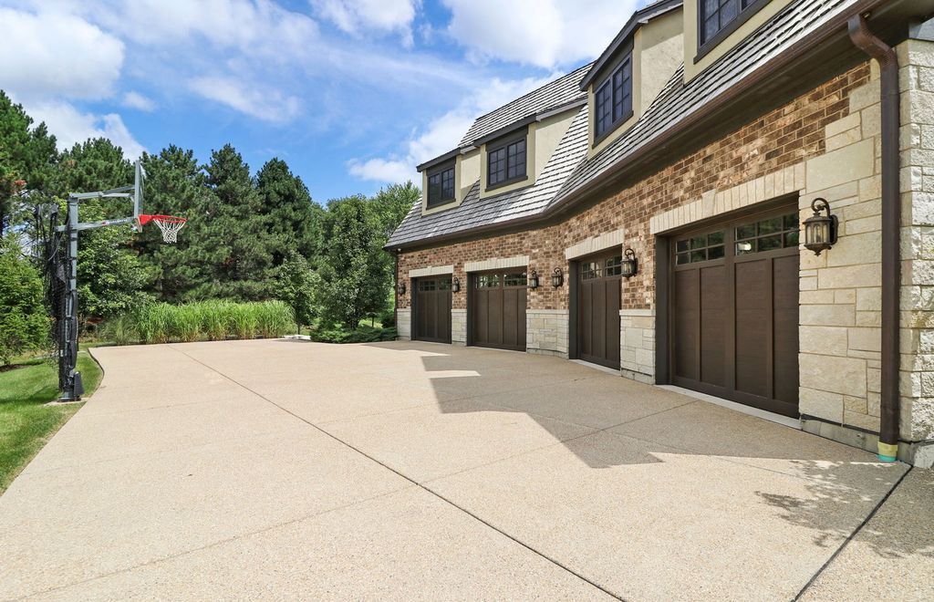 Refined Living at Its Finest Distinguished Illinois Home in Exclusive Community Asking 2995000 54