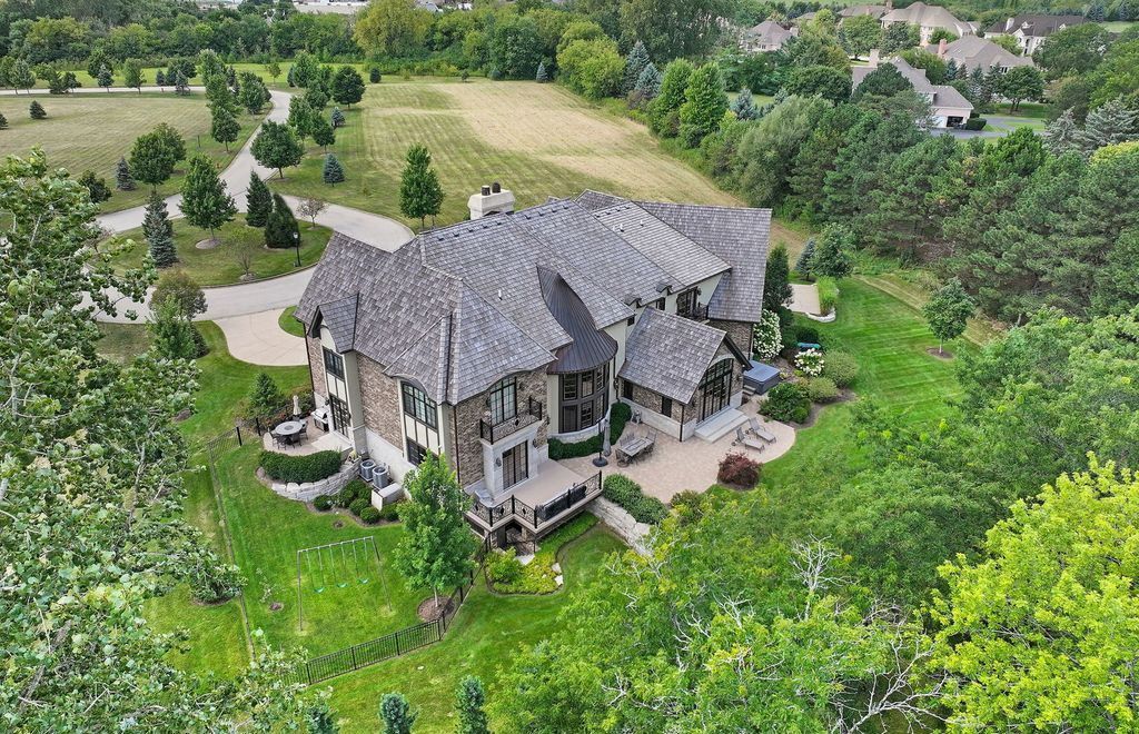 Refined Living at Its Finest Distinguished Illinois Home in Exclusive Community Asking 2995000 58