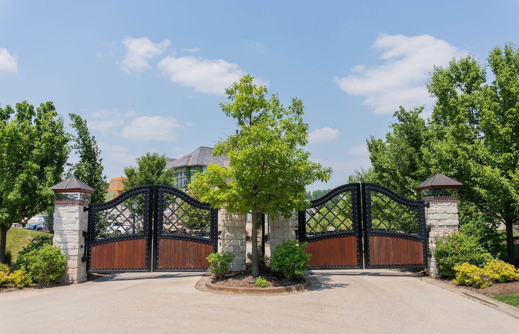 Refined Living at Its Finest Distinguished Illinois Home in Exclusive Community Asking 2995000 64