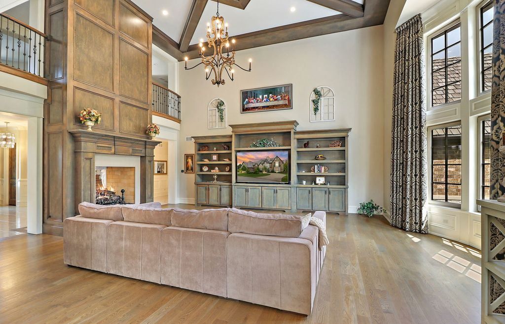 Refined Living at Its Finest Distinguished Illinois Home in Exclusive Community Asking 2995000 7