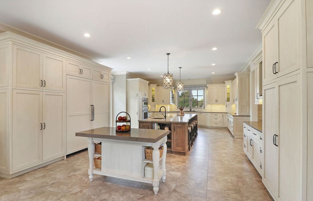 Refined Living at Its Finest Distinguished Illinois Home in Exclusive Community Asking 2995000 9