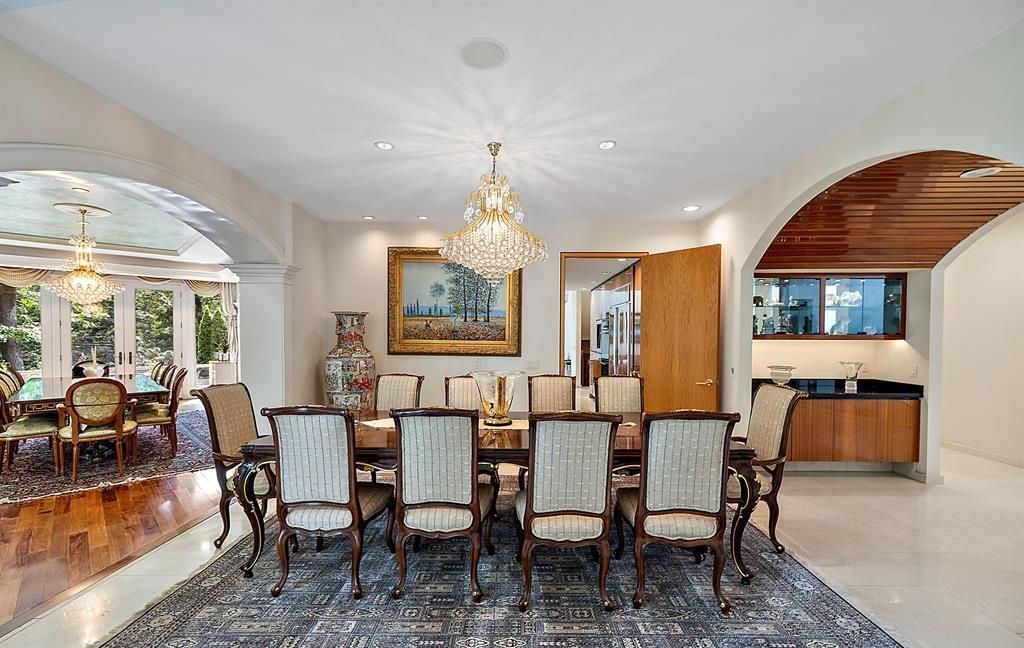 Stunning Modern Estate on Mirror Lake Ideal for Entertaining and Relaxation Asking 2349000 10