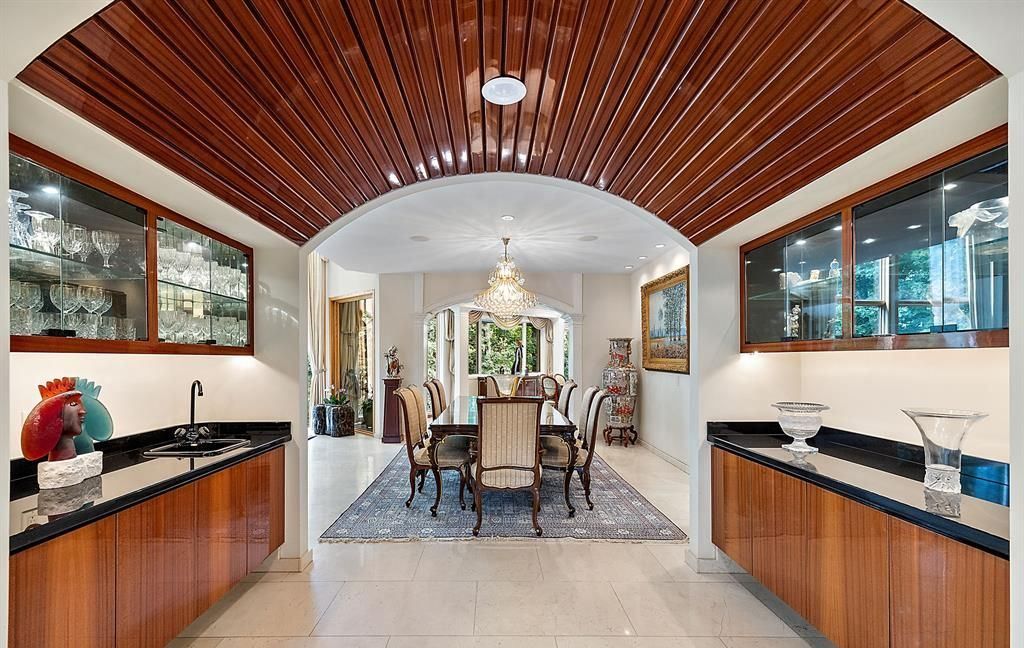 Stunning Modern Estate on Mirror Lake Ideal for Entertaining and Relaxation Asking 2349000 11