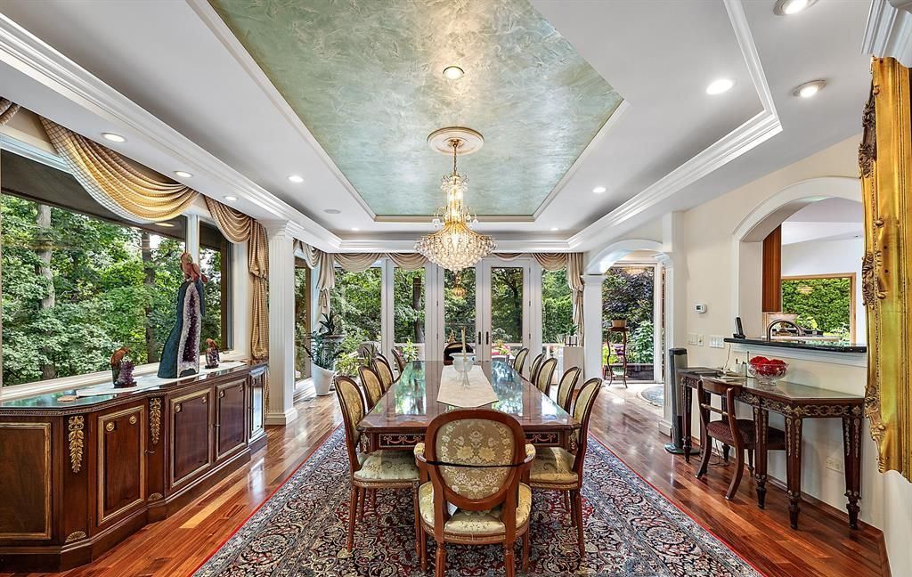 Stunning Modern Estate on Mirror Lake Ideal for Entertaining and Relaxation Asking 2349000 13