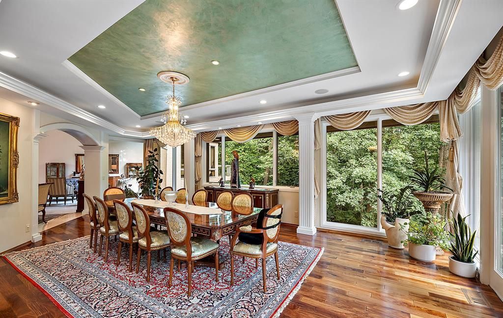 Stunning Modern Estate on Mirror Lake Ideal for Entertaining and Relaxation Asking 2349000 14