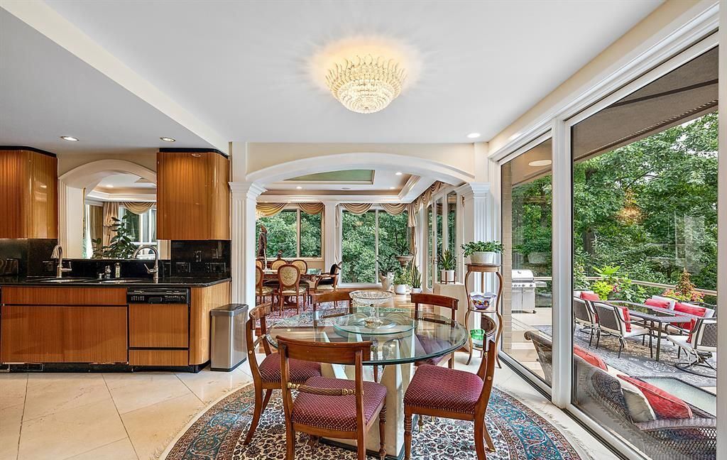 Stunning Modern Estate on Mirror Lake Ideal for Entertaining and Relaxation Asking 2349000 15