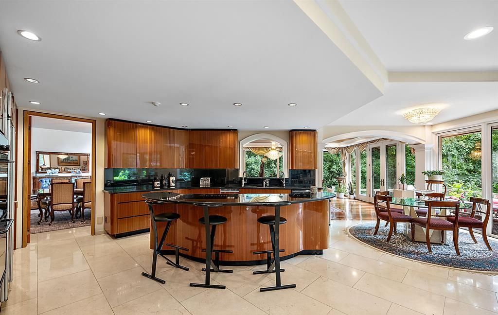 Stunning Modern Estate on Mirror Lake Ideal for Entertaining and Relaxation Asking 2349000 16