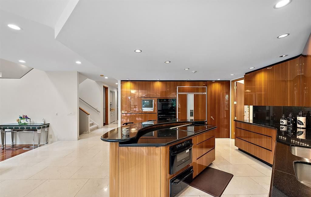Stunning Modern Estate on Mirror Lake Ideal for Entertaining and Relaxation Asking 2349000 18