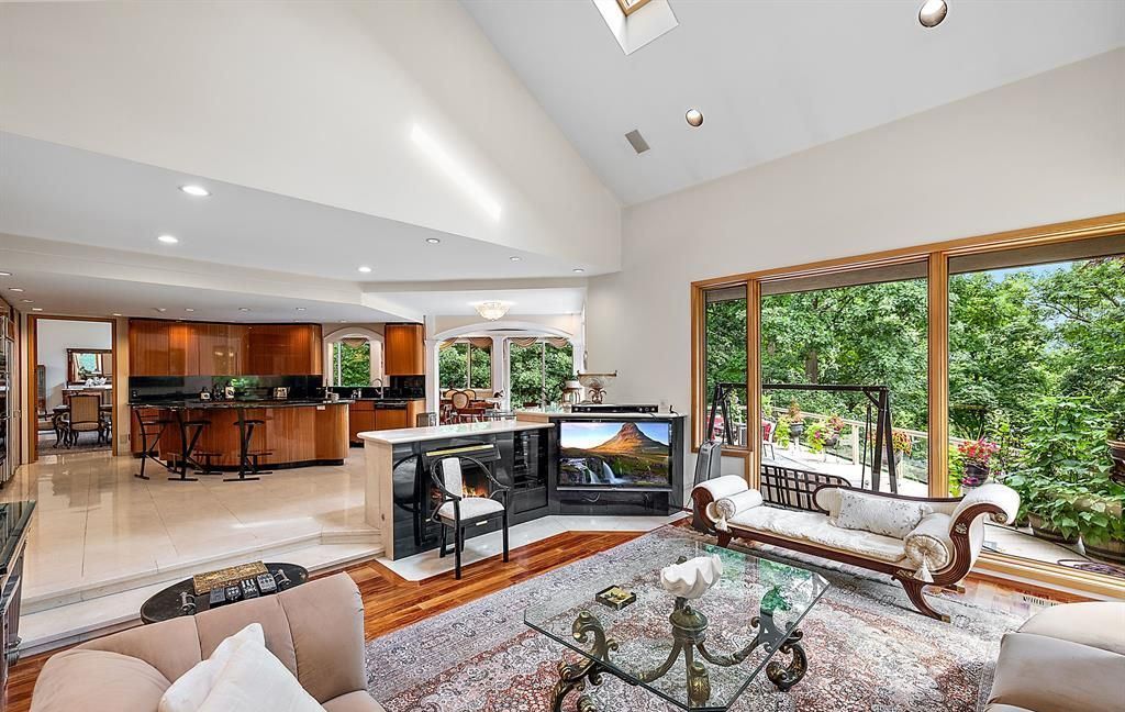 Stunning Modern Estate on Mirror Lake Ideal for Entertaining and Relaxation Asking 2349000 21