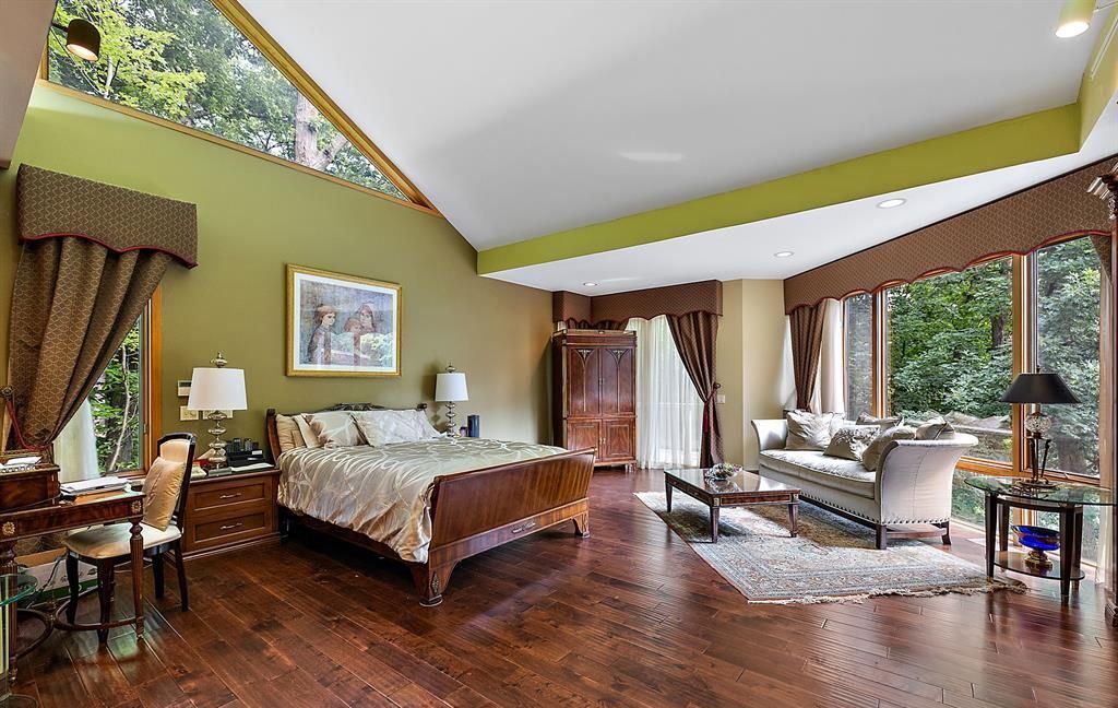 Stunning Modern Estate on Mirror Lake Ideal for Entertaining and Relaxation Asking 2349000 23