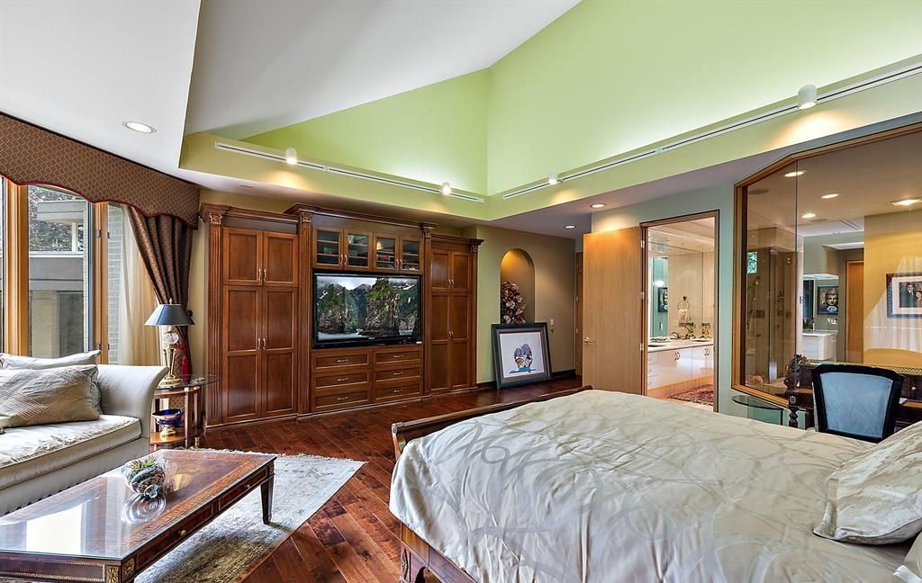 Stunning Modern Estate on Mirror Lake Ideal for Entertaining and Relaxation Asking 2349000 24