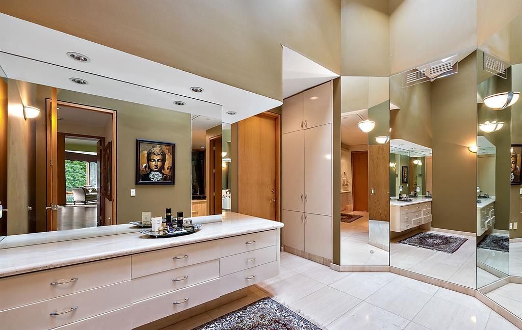 Stunning Modern Estate on Mirror Lake Ideal for Entertaining and Relaxation Asking 2349000 25