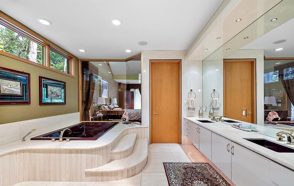 Stunning Modern Estate on Mirror Lake Ideal for Entertaining and Relaxation Asking 2349000 26