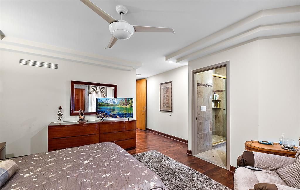 Stunning Modern Estate on Mirror Lake Ideal for Entertaining and Relaxation Asking 2349000 29