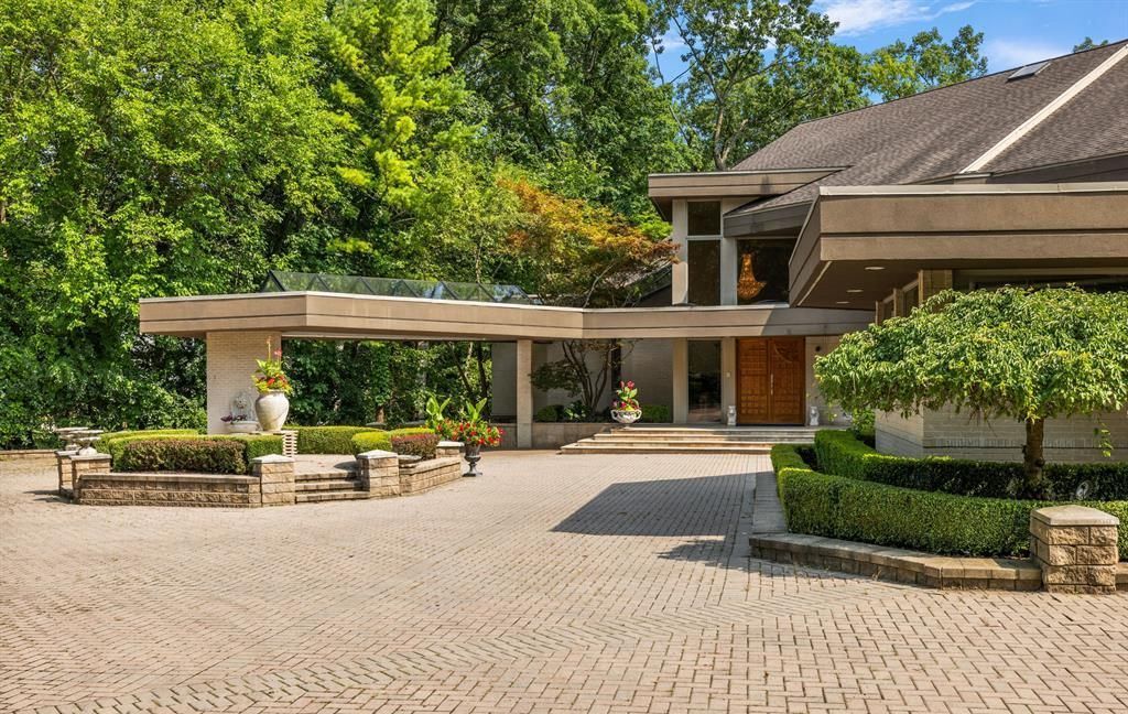 Stunning Modern Estate on Mirror Lake Ideal for Entertaining and Relaxation Asking 2349000 3