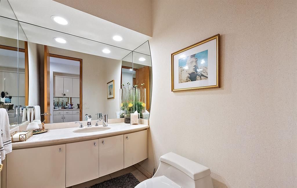 Stunning Modern Estate on Mirror Lake Ideal for Entertaining and Relaxation Asking 2349000 30