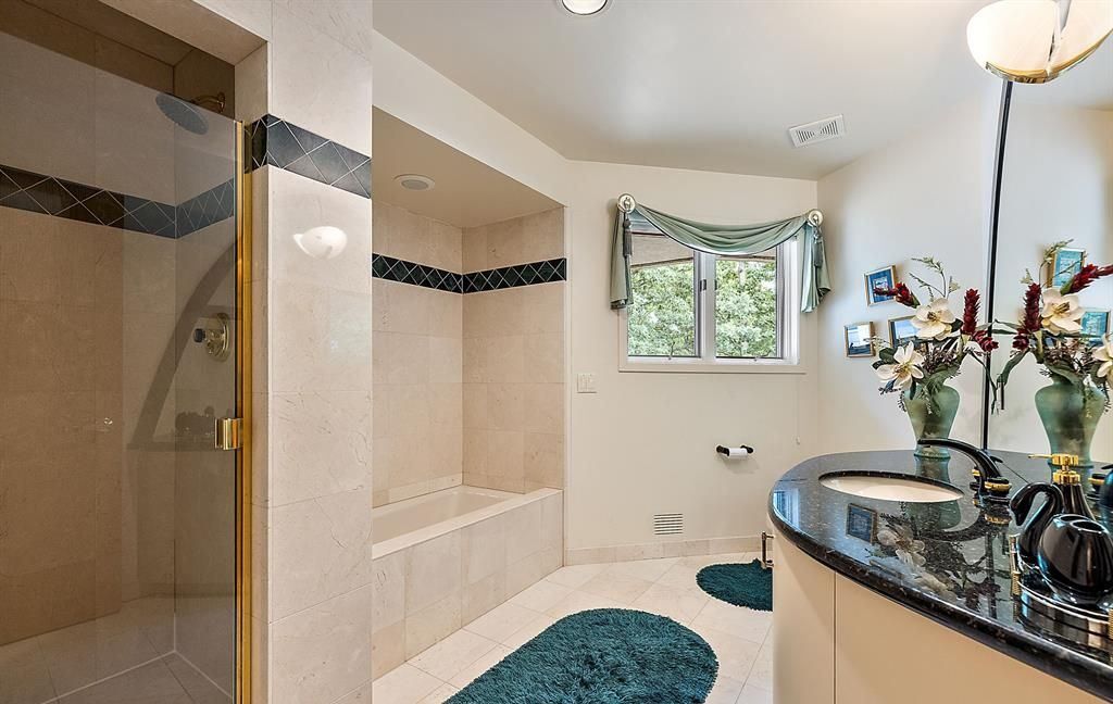 Stunning Modern Estate on Mirror Lake Ideal for Entertaining and Relaxation Asking 2349000 33