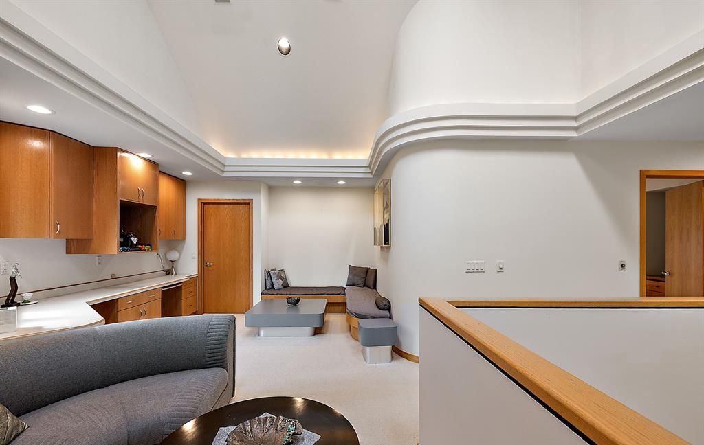 Stunning Modern Estate on Mirror Lake Ideal for Entertaining and Relaxation Asking 2349000 35