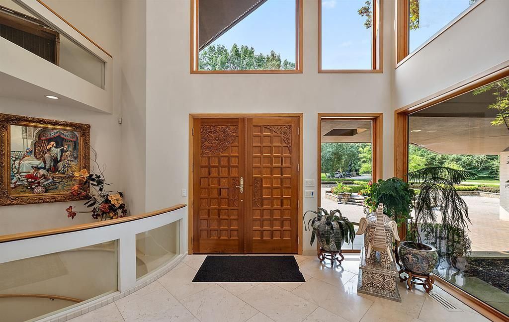 Stunning Modern Estate on Mirror Lake Ideal for Entertaining and Relaxation Asking 2349000 4