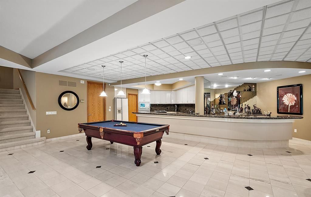 Stunning Modern Estate on Mirror Lake Ideal for Entertaining and Relaxation Asking 2349000 44