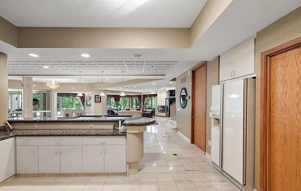 Stunning Modern Estate on Mirror Lake Ideal for Entertaining and Relaxation Asking 2349000 47