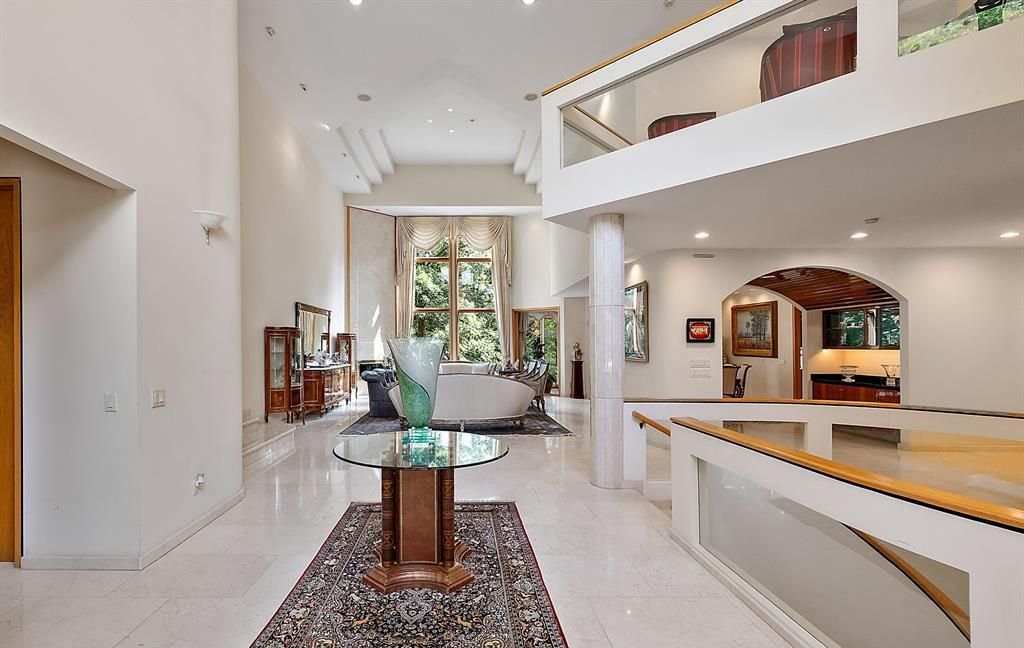 Stunning Modern Estate on Mirror Lake Ideal for Entertaining and Relaxation Asking 2349000 5