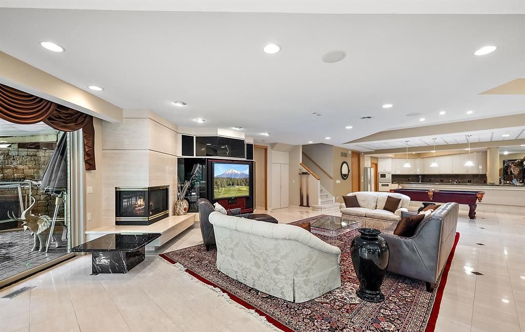 Stunning Modern Estate on Mirror Lake Ideal for Entertaining and Relaxation Asking 2349000 50