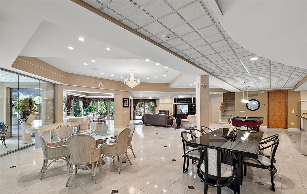 Stunning Modern Estate on Mirror Lake Ideal for Entertaining and Relaxation Asking 2349000 51