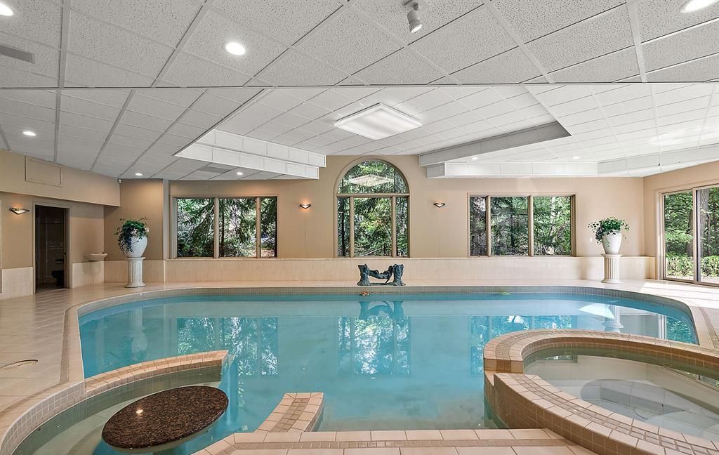 Stunning Modern Estate on Mirror Lake Ideal for Entertaining and Relaxation Asking 2349000 55
