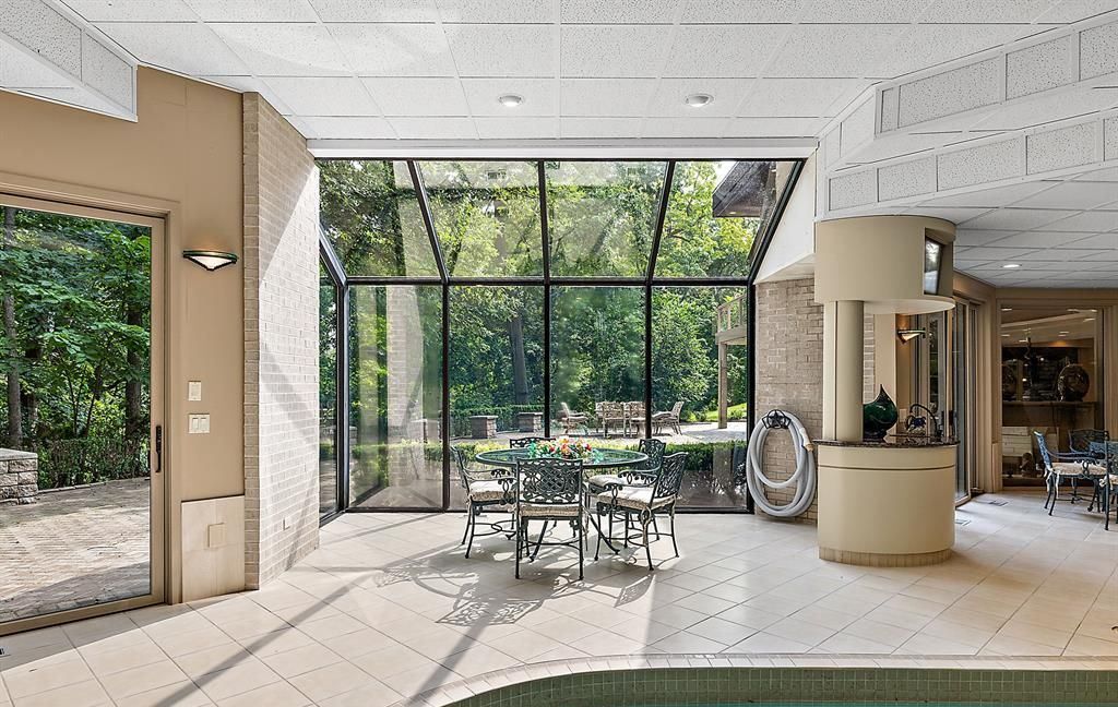 Stunning Modern Estate on Mirror Lake Ideal for Entertaining and Relaxation Asking 2349000 57