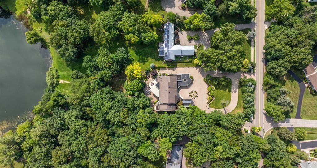 Stunning Modern Estate on Mirror Lake Ideal for Entertaining and Relaxation Asking 2349000 66